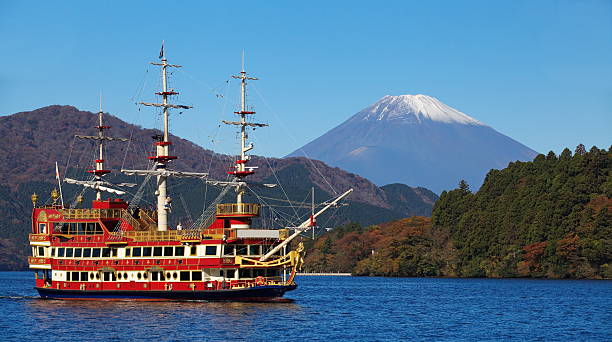 istock Sightseeing ship at lake Ashi and Mountain Fuji in background 464578718