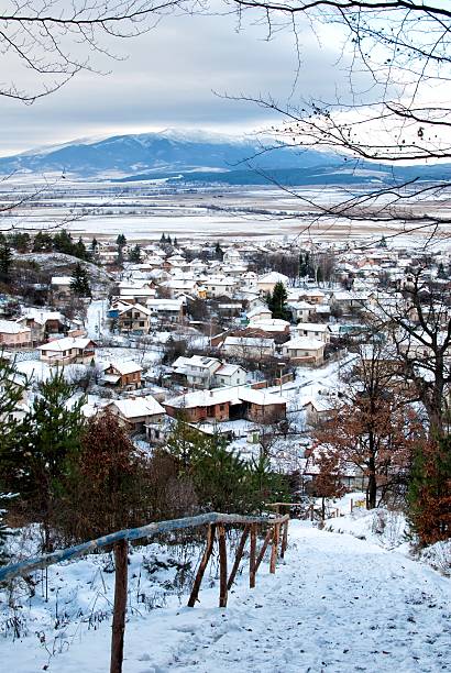 peacefull village w zimie - peacefull zdjęcia i obrazy z banku zdjęć