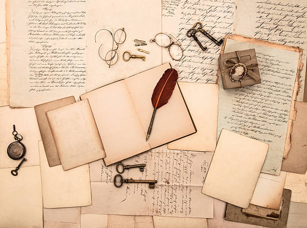 otevřená kniha, vintage doplňky, staré dopisy a dokumenty - brož s kamejí fotky - stock snímky, obrázky a fotky