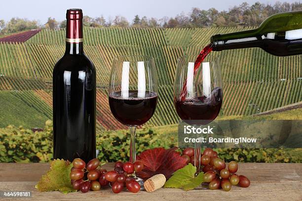 レッドワインのボトルを注ぐガラス - しぶきを上げるのストックフォトや画像を多数ご用意 - しぶきを上げる, アルコール飲料, ガラス