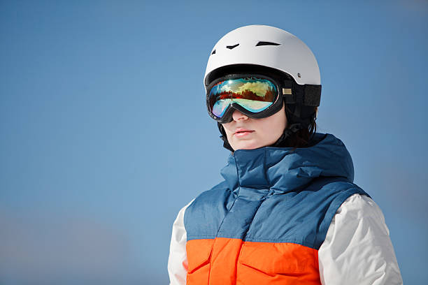istock female snowboarder against sun and sky 464609422