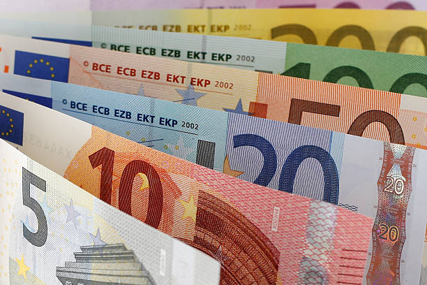 banconota da euro - number 100 number 500 paper currency close up foto e immagini stock