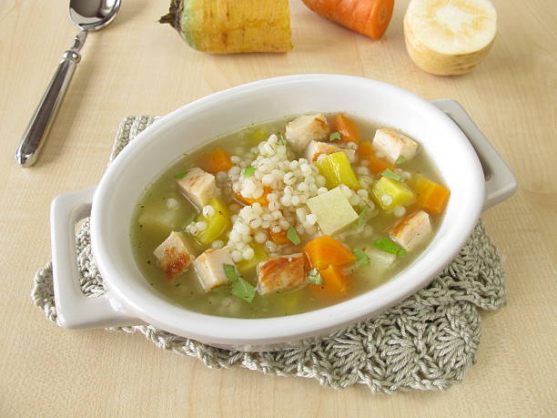 sopa de verduras, pollo con cebada mondada - vegetable barley soup fotografías e imágenes de stock