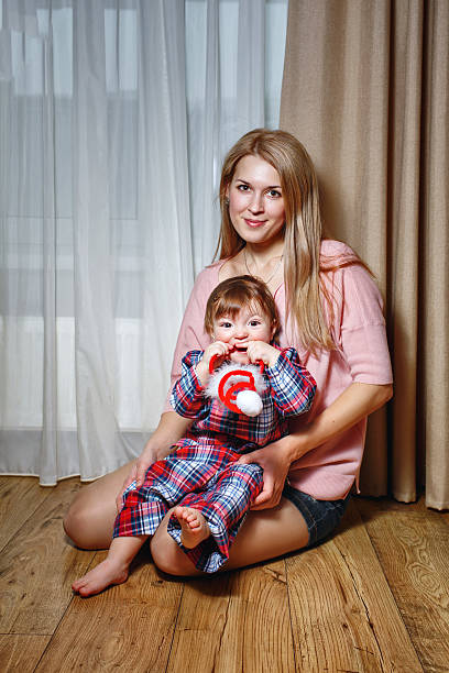 rodzina, matka i syn - affectionate baby beauty blond hair zdjęcia i obrazy z banku zdjęć