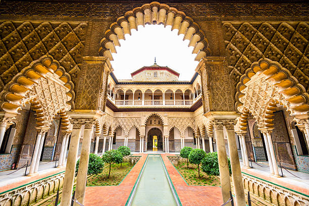 alcazar de séville - spain seville sevilla andalusia photos et images de collection