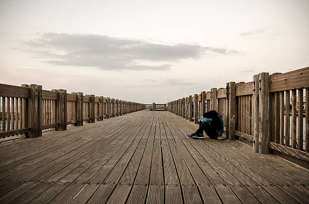 le bridge - uncertainty weakness contemplation sullen photos et images de collection