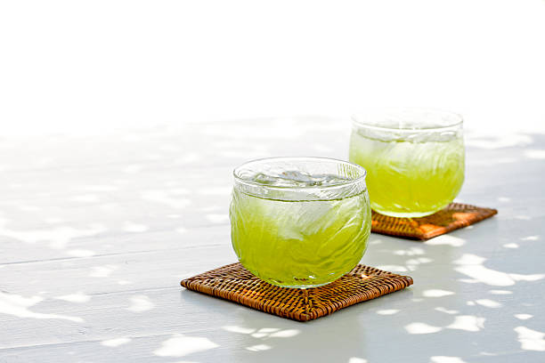 холодный зеленый чай - чайная чаша стоковые фото и изображения