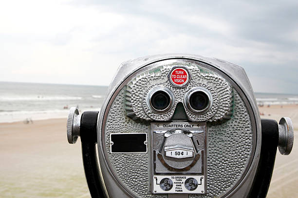 concentre-se na praia - looking at view searching looking sea - fotografias e filmes do acervo