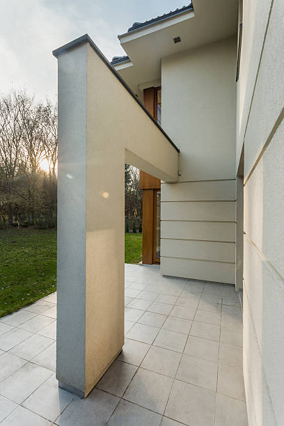 istock Contemporary single-family home 464689136