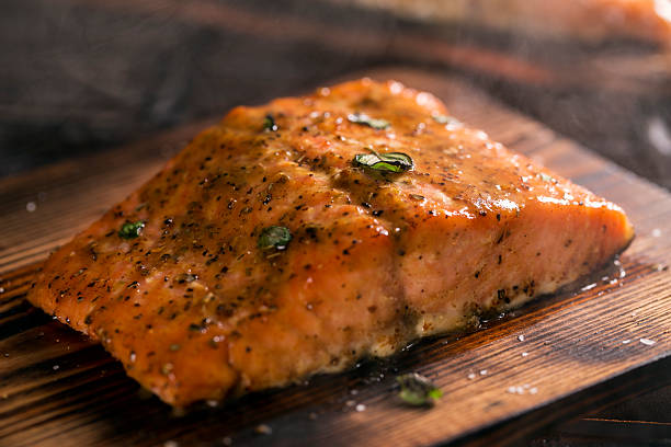 시더 널빤지 연어색 - salmon cooked pepper plank 뉴스 사진 이미지