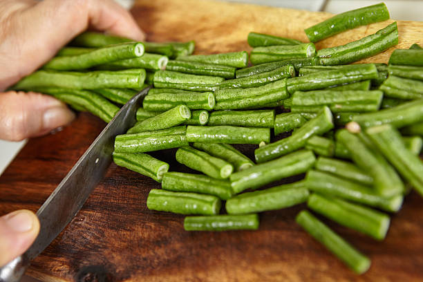 Cutting yardlong bean