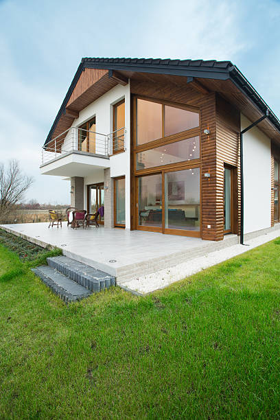 istock Expensive house on the outskirts 464715324