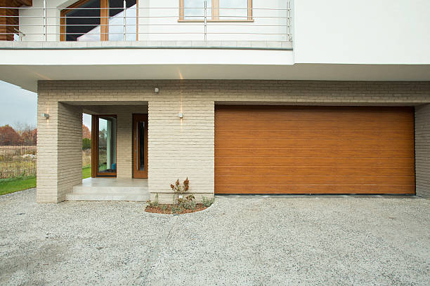 istock Modern, expensive house from the outside 464716698