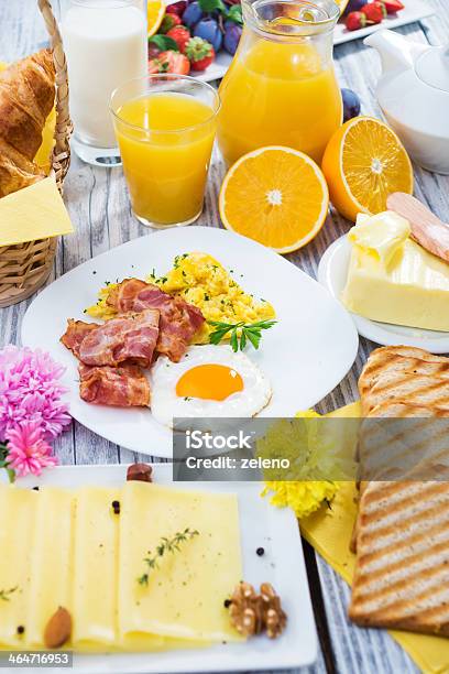 El Desayuno Foto de stock y más banco de imágenes de Abundancia - Abundancia, Al horno, Alimento