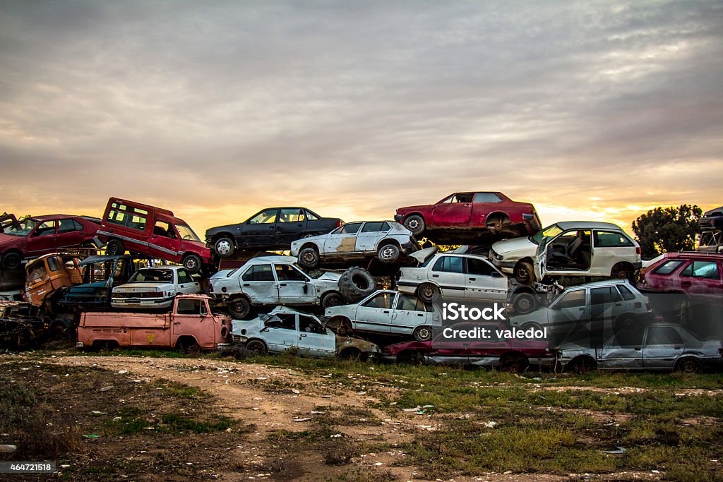 Beschädigte verrostete Auto Papierstückchen aufschreiben - Lizenzfrei Autofriedhof Stock-Foto