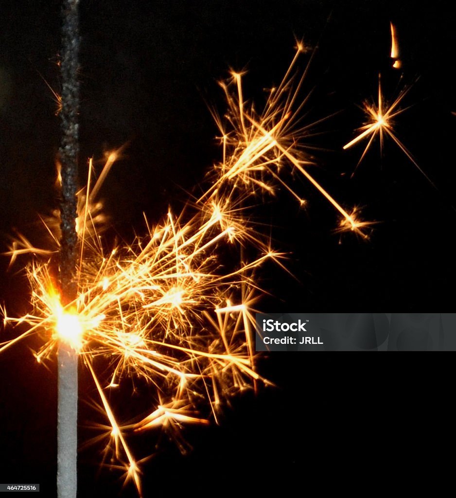 Fiesta Y Celebración De Chispas De Fuego Y Bengalas Foto de stock y más  banco de imágenes de 2015 - iStock