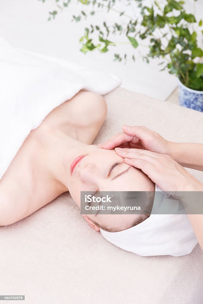 Massage Young woman to head massage 20-29 Years Stock Photo