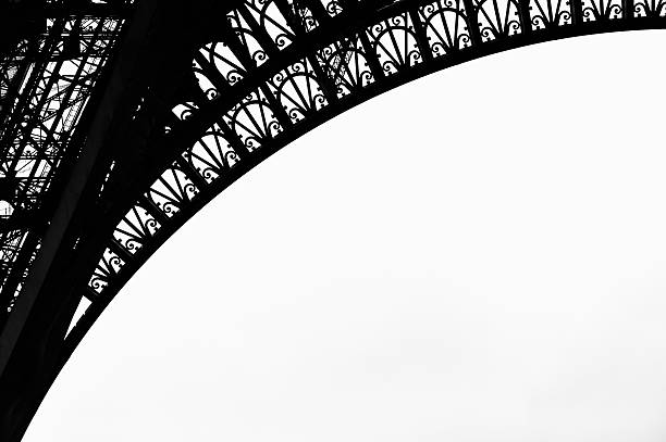 エッフェル塔のディテール - eiffel tower black and white paris france construction ストックフォトと画像