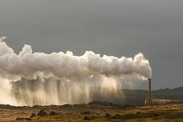 para energii geotermalnej zakładu - geothermal power station pipe steam alternative energy zdjęcia i obrazy z banku zdjęć