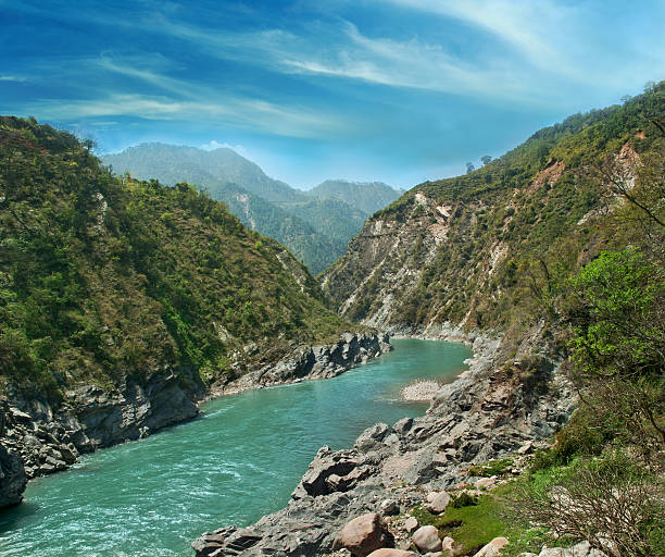 mountain river fließt in einen tiefen canyon - yamuna river stock-fotos und bilder