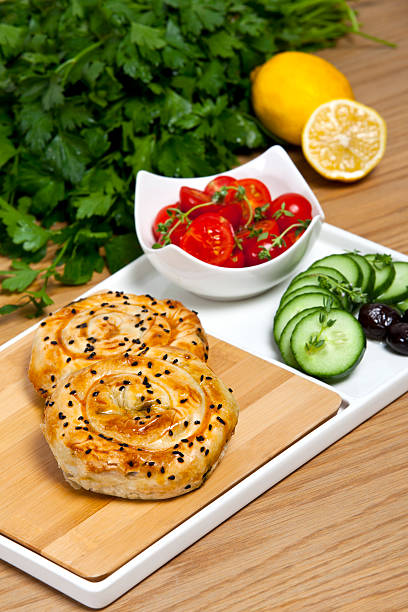 トルコ borek とサラダ - börek turkish culture middle eastern cuisine pie ストックフォトと画像