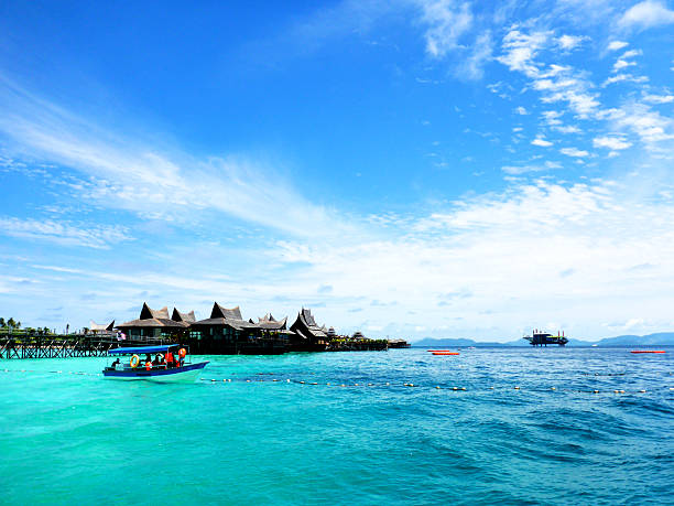 mergulho autónomo de ilha mabul sabah bornéu - sipadan island imagens e fotografias de stock