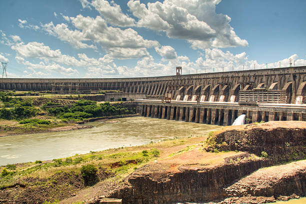 barrage d'itaipu - itaipu dam photos et images de collection