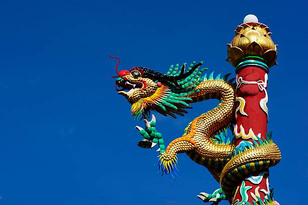 dragon 조각 (중국 관자놀이 - dragon china singapore temple 뉴스 사진 이미지