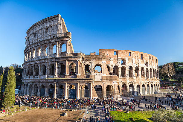 colosseum em roma, itália - flavian amphitheater coliseum rome imagens e fotografias de stock