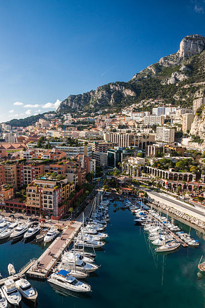 skyline von monte carlo an der französischen riviera - travel nautical vessel commercial dock pier stock-fotos und bilder