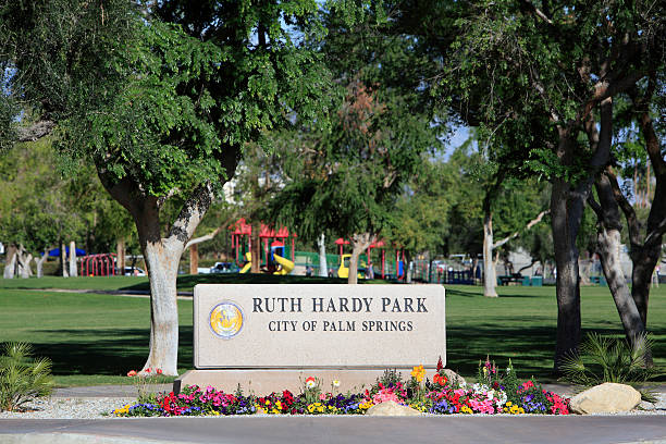 ruth hardy el parque de la ciudad de palm springs - hardy fotografías e imágenes de stock