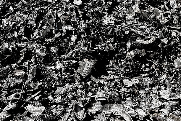 tire la industria de reciclaje - tire old rubber heap fotografías e imágenes de stock