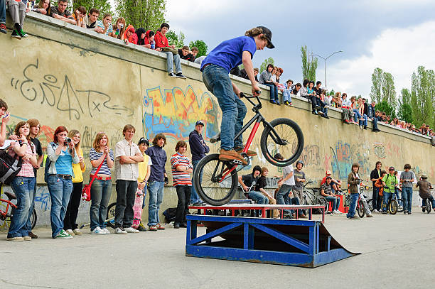 ジャンプ - bmx cycling bicycle street jumping ストックフォトと画像