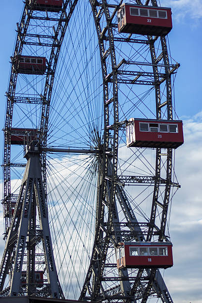 wiener prater berühmten alten ferries rad - wiener wurstelprater stock-fotos und bilder