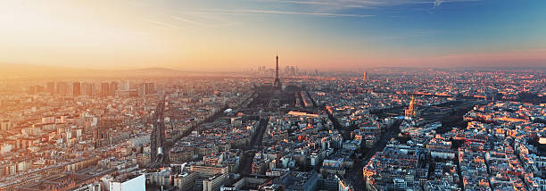 パノラマに広がるパリの夕暮れ - gustav eiffel ストックフォトと画像