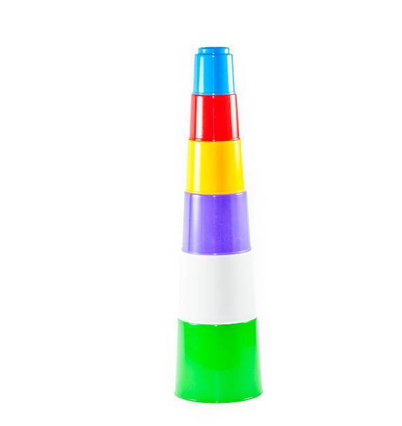 bunten kinder-spielzeug stapeln körbchen - cup child geometric shape stacking stock-fotos und bilder