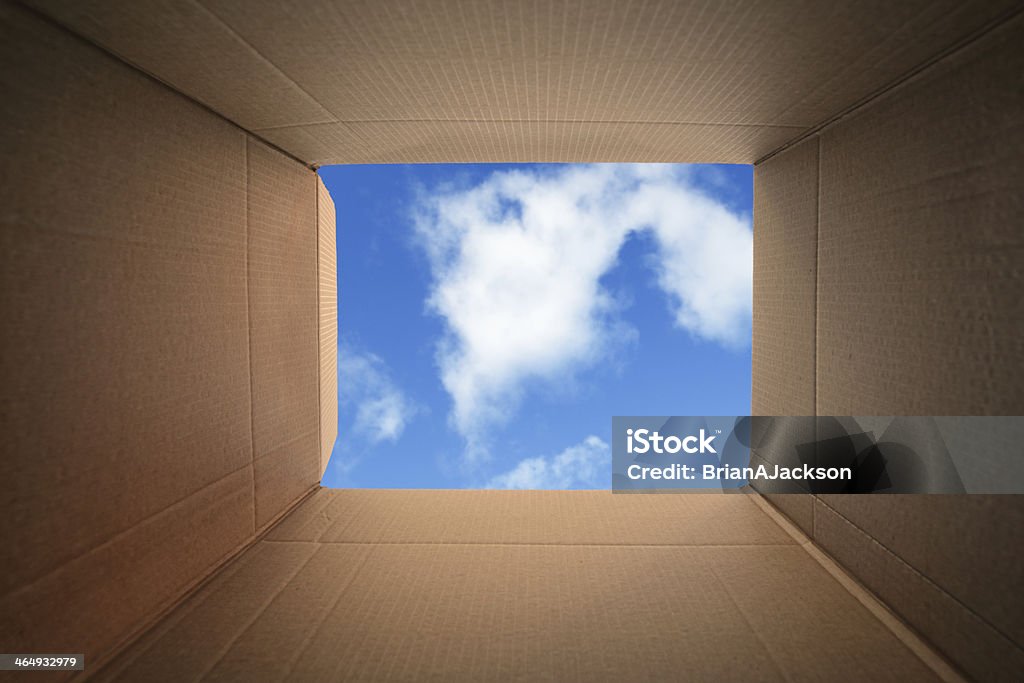 Thinking outside the box - Foto stock royalty-free di Thinking Outside The Box - Modo di dire inglese