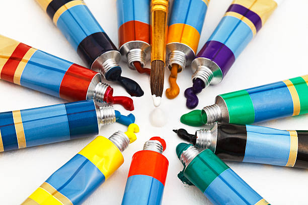 tubes multicolore avec aquarelles fraîchement pressés - blob palette creativity damaged photos et images de collection