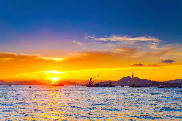 istock Sun sunset on fire in Hong Kong 464933403