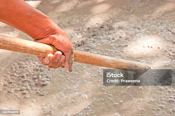 Mão De Plasterer Misture A Água - Fotografias de stock e mais imagens de Acessório - Acessório, Adulto, Apartamento