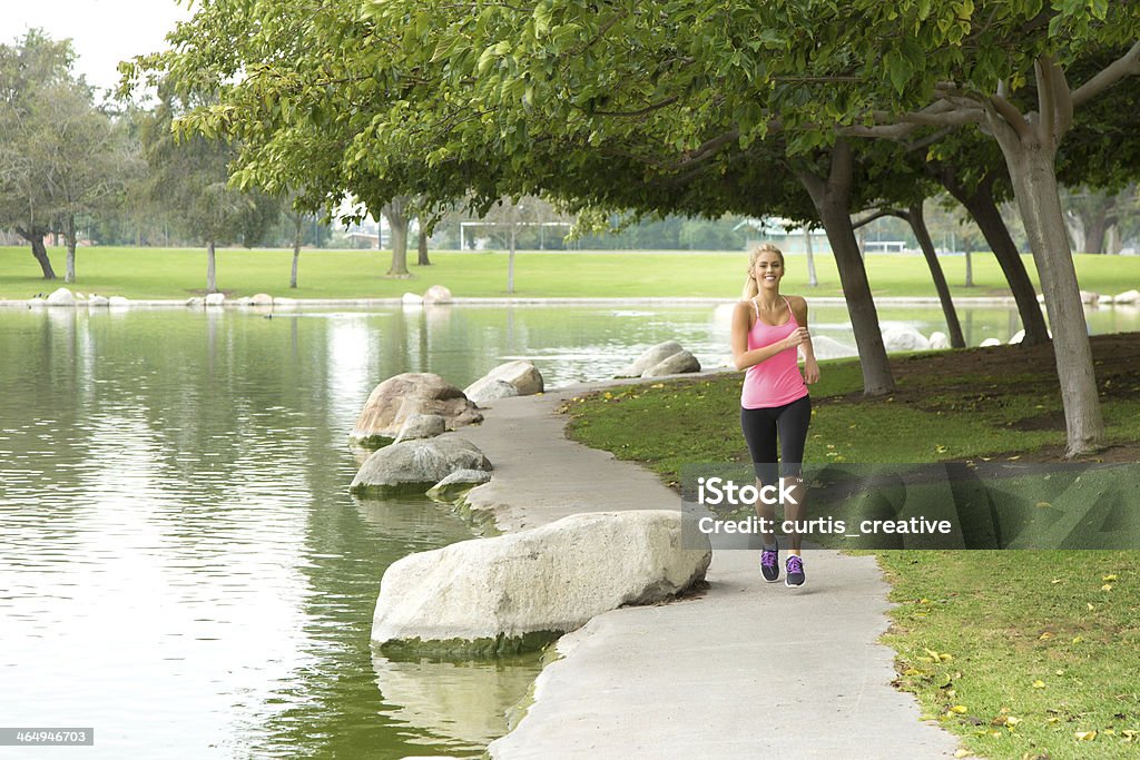 Feminino Loira saudável correr na natureza - Royalty-free Adolescente Foto de stock