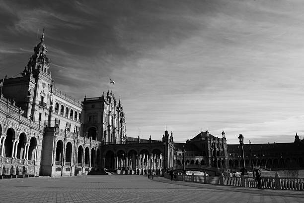 플라자 드 에스파냐, 세빌리아 - plaza de espana seville victorian architecture architectural styles 뉴스 사진 이미지