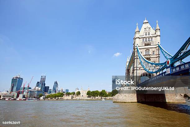 Tower Bridge Y De La Ciudad De London Foto de stock y más banco de imágenes de Aire libre - Aire libre, Centro de Londres, Cielo despejado