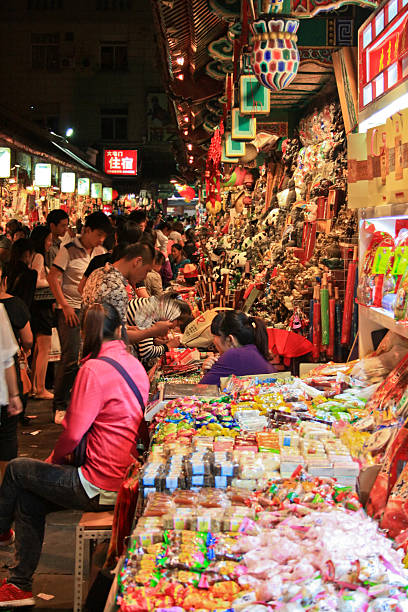 istock Elegant shopping streets 464966860