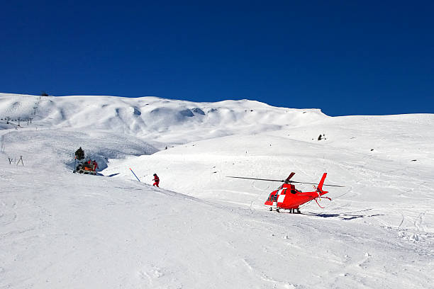 구제 헬리콥터-고산대 스키타기 사고 - rescue helicopter mountain snow 뉴스 사진 이미지