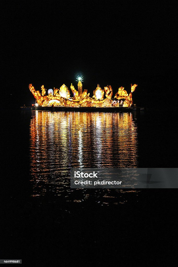 Beleuchtet boat festival in Isan - Lizenzfrei Beleuchtet Stock-Foto