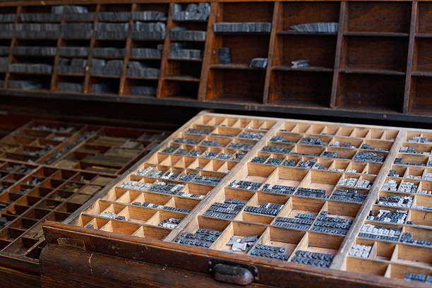 металлические печатная машина буквами - letterpress special wood text стоковые фото и изображения