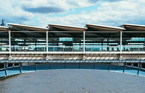 gare de blackfriars bridge - blackfriars bridge photos et images de collection