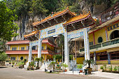 archecture-von-den-haupteingang-des-sam-poh-tong-ipoh.jpg?b=1&s=170x170&k=20&c=ISGqQabfbkxLljEKGqFgtx9ZLR6zc7OGLi5LFRyFUiA=