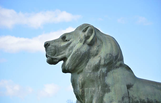 istock Sculpture of a lion 465029064